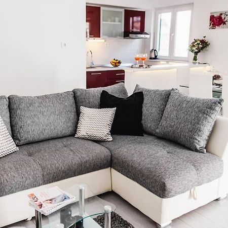 Holiday Home Marina-Renovated House In City Center Рогозница Экстерьер фото