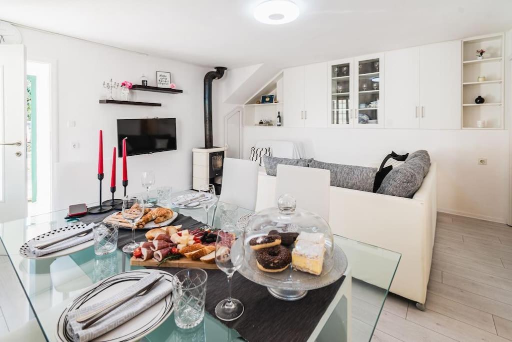 Holiday Home Marina-Renovated House In City Center Рогозница Экстерьер фото
