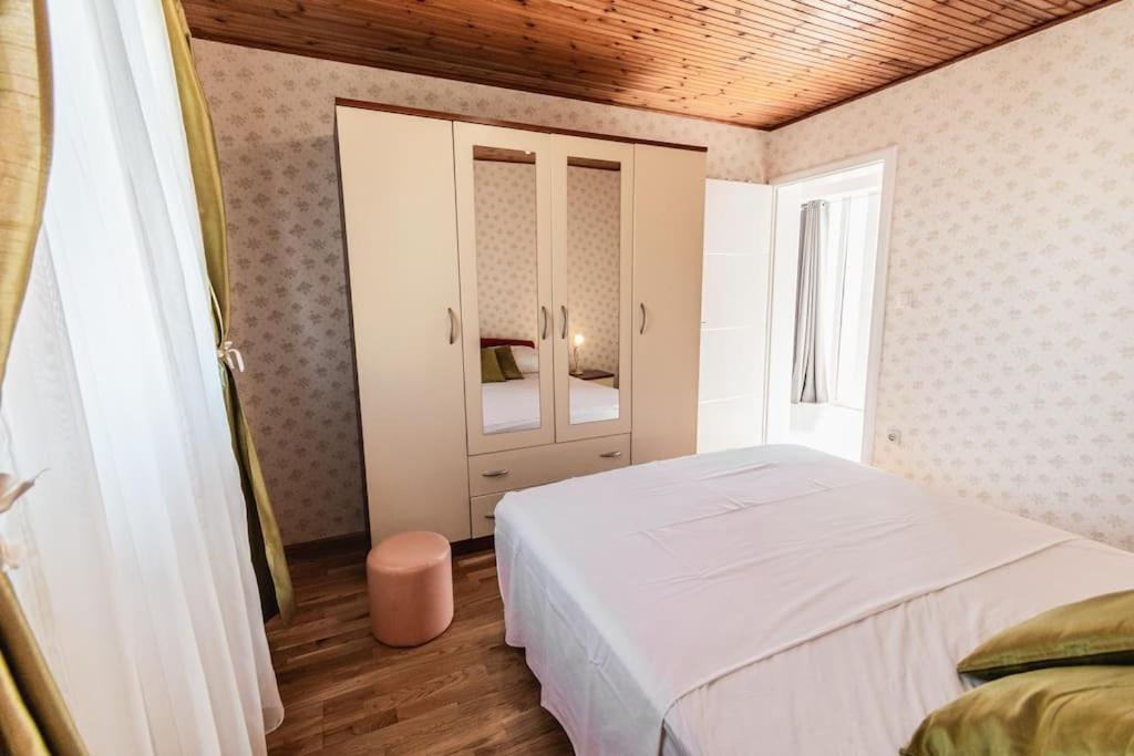 Holiday Home Marina-Renovated House In City Center Рогозница Экстерьер фото